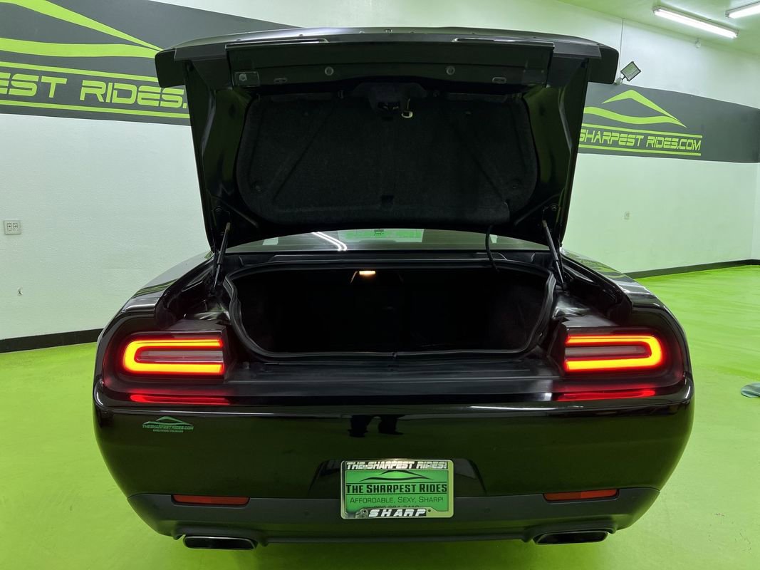 Used 2018 Dodge Challenger R/T RWD image 9