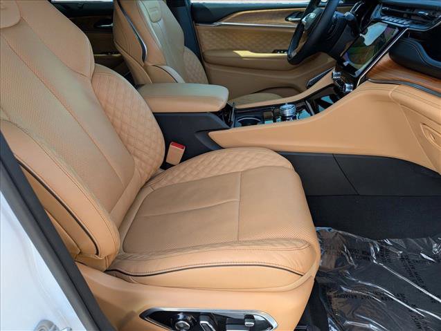 Used 2024 Jeep Grand Cherokee Summit image 23