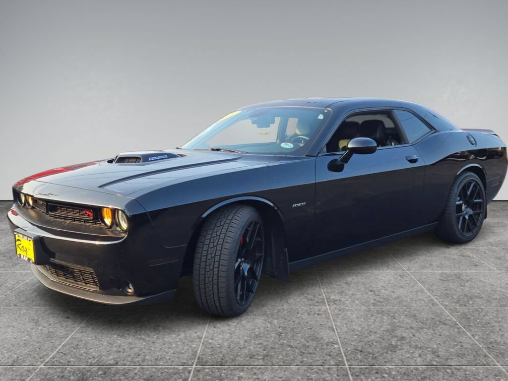 Used 2015 Dodge Challenger R/T Plus RWD image 25