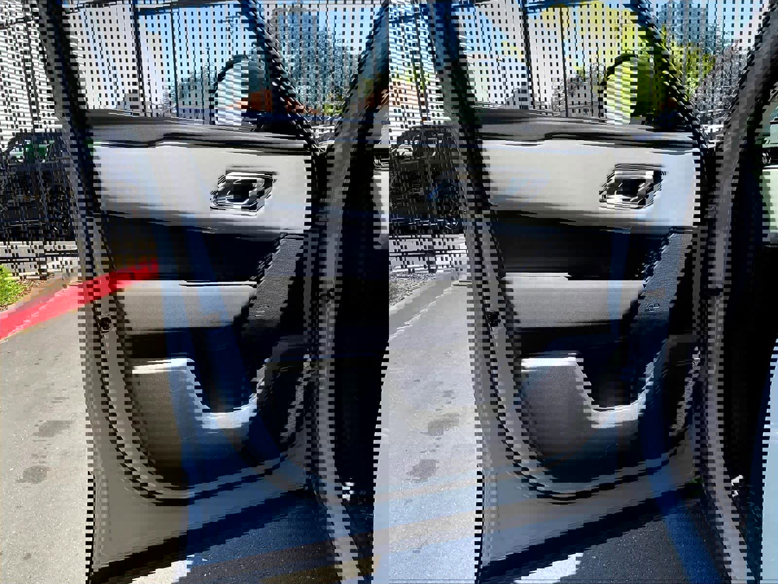 New 2025 Land Rover Range Rover Velar Dynamic SE image 23