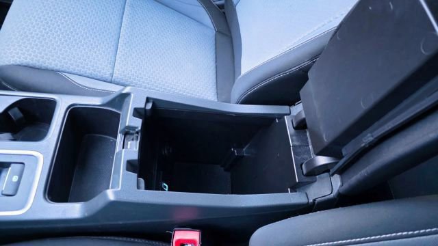 Used 2017 Ford Escape SE w/ Equipment Group 201A image 17