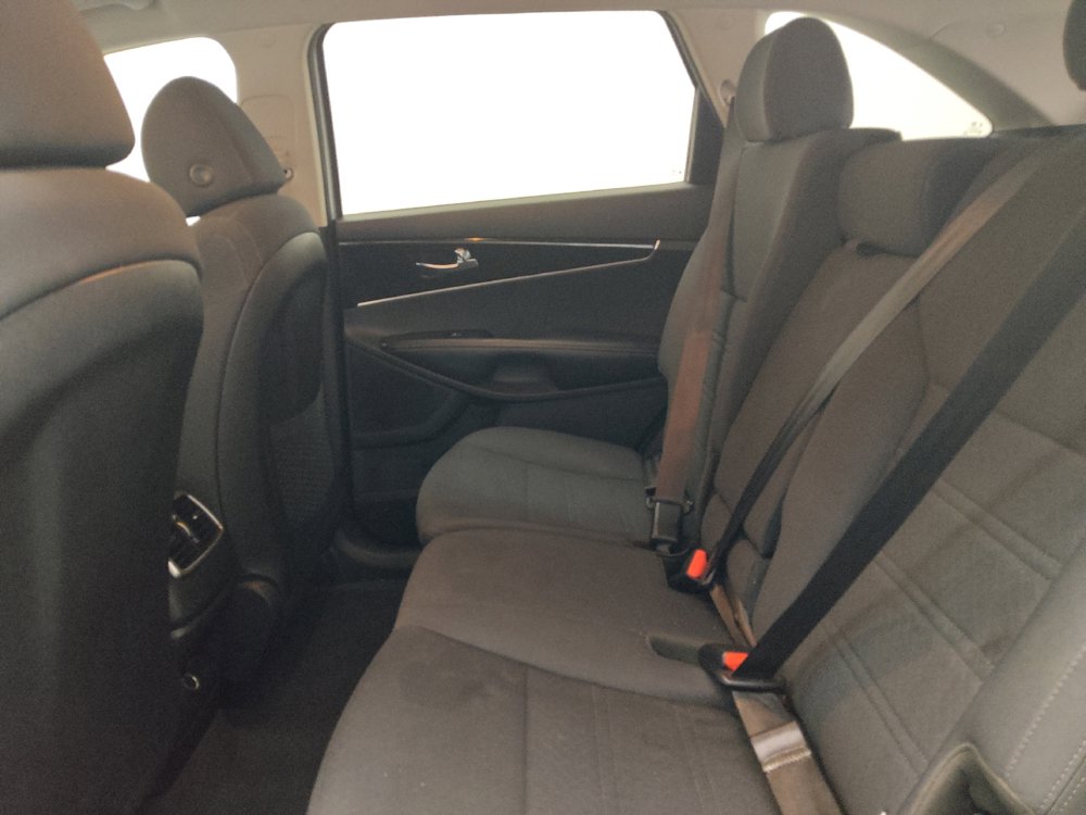 Used 2020 Kia Sorento L FWD image 18