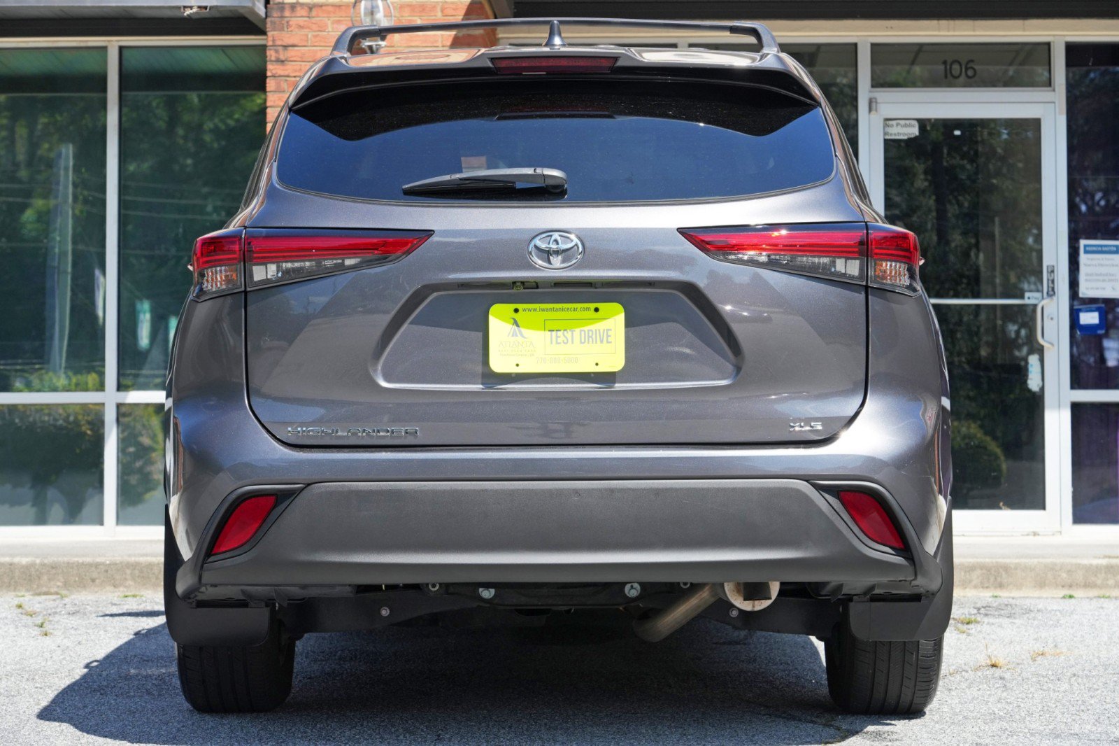 Used 2021 Toyota Highlander XLE FWD image 10
