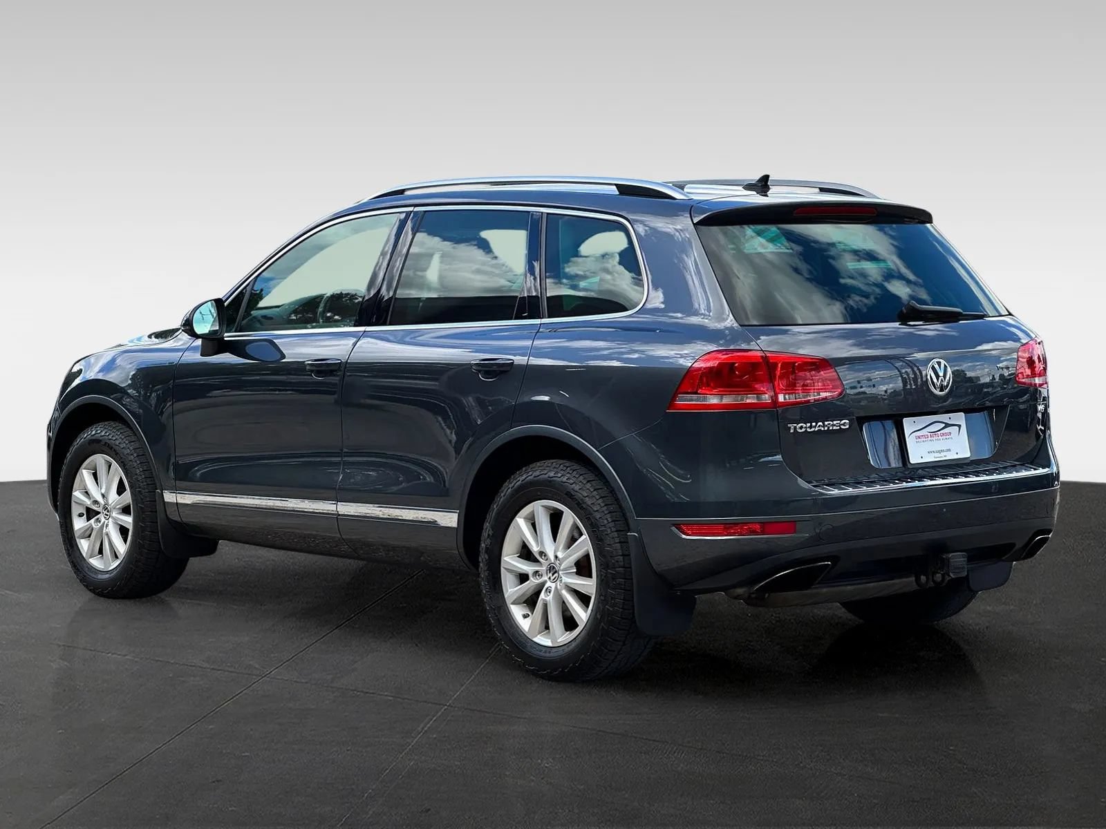 Used 2014 Volkswagen Touareg Sport AWD/4WD image 5