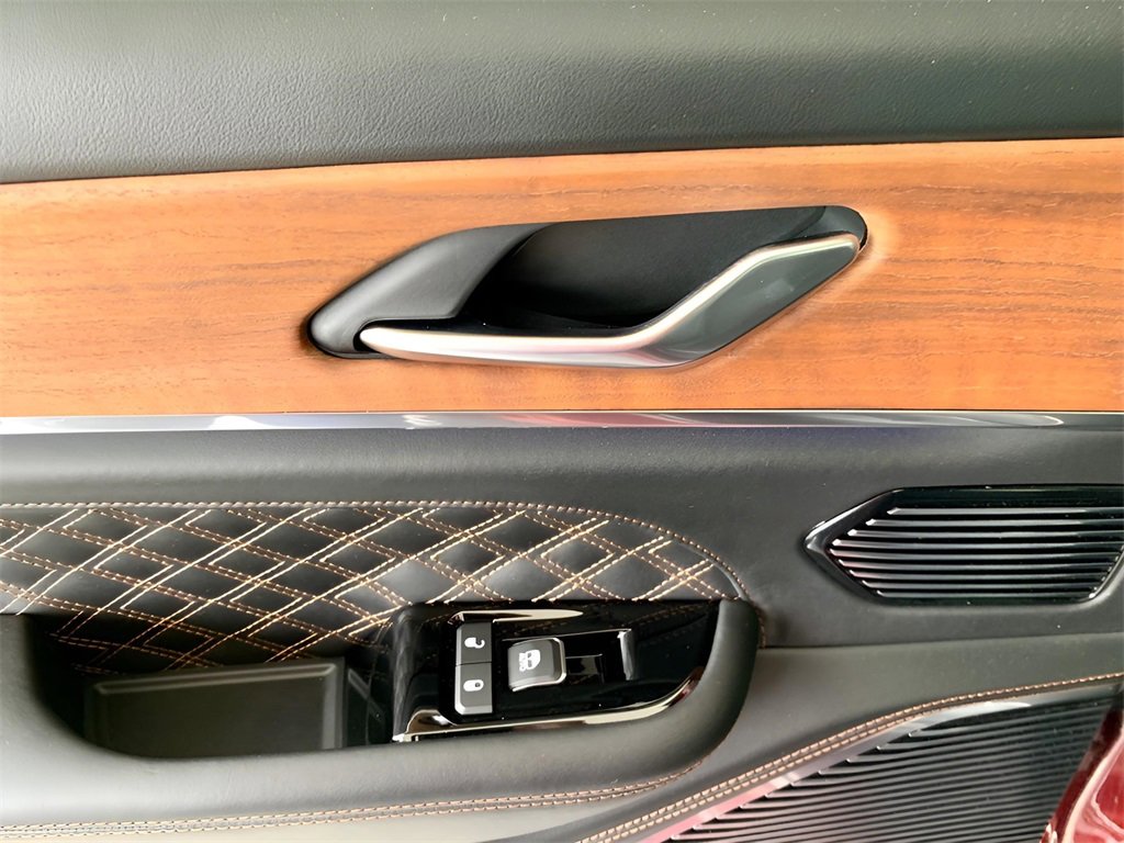 Used 2023 Jeep Grand Cherokee L Summit image 19