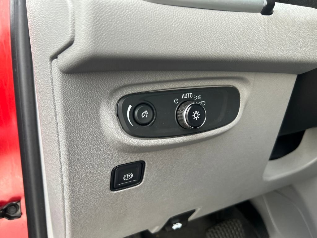 Used 2022 GMC Terrain SLE w/ Driver Convenience Package image 23