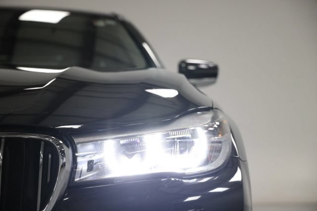 Used 2017 BMW 740i xDrive AWD/4WD image 3