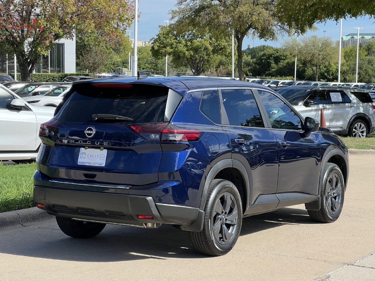 Used 2026 Nissan Rogue SV FWD image 4