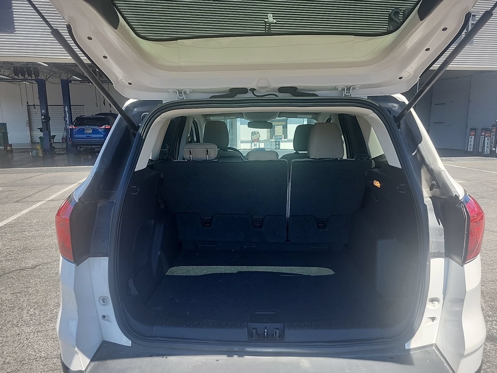 Used 2019 Ford Escape SE FWD image 9