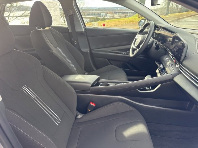 Used 2025 Hyundai Elantra SEL image 10