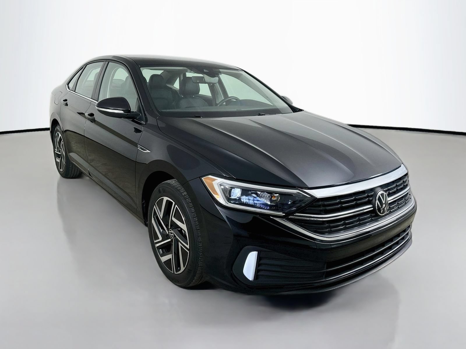 Used 2024 Volkswagen Jetta SEL FWD image 3