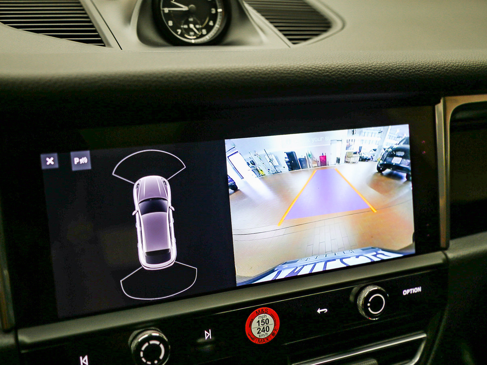 Certified 2025 Porsche Macan AWD/4WD image 29