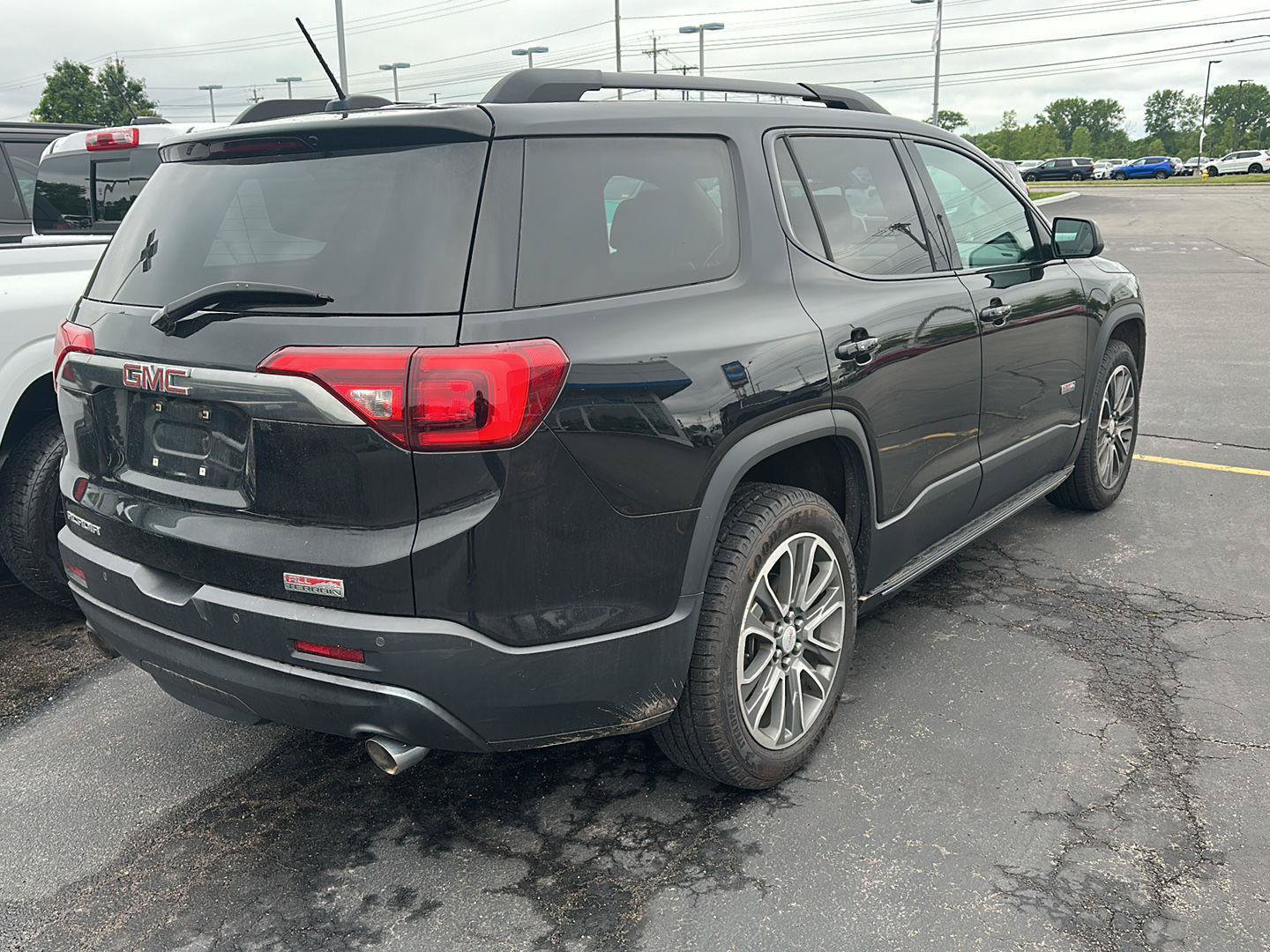 Used 2017 GMC Acadia SLT AWD/4WD image 2