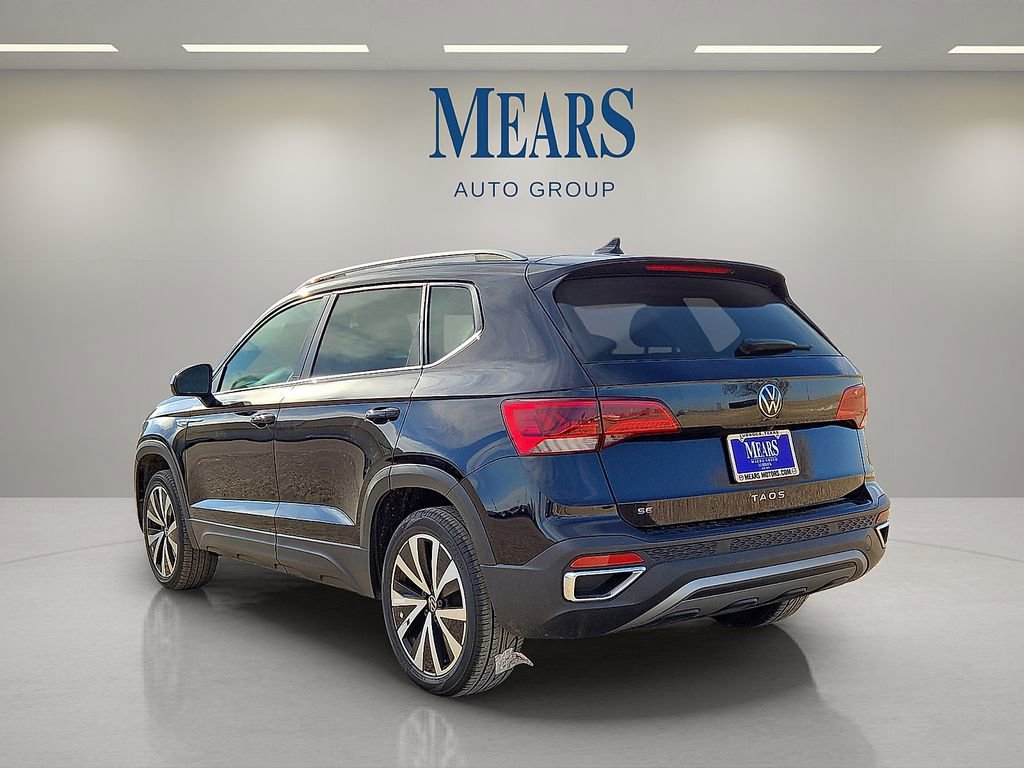 Used 2024 Volkswagen Taos SE image 3