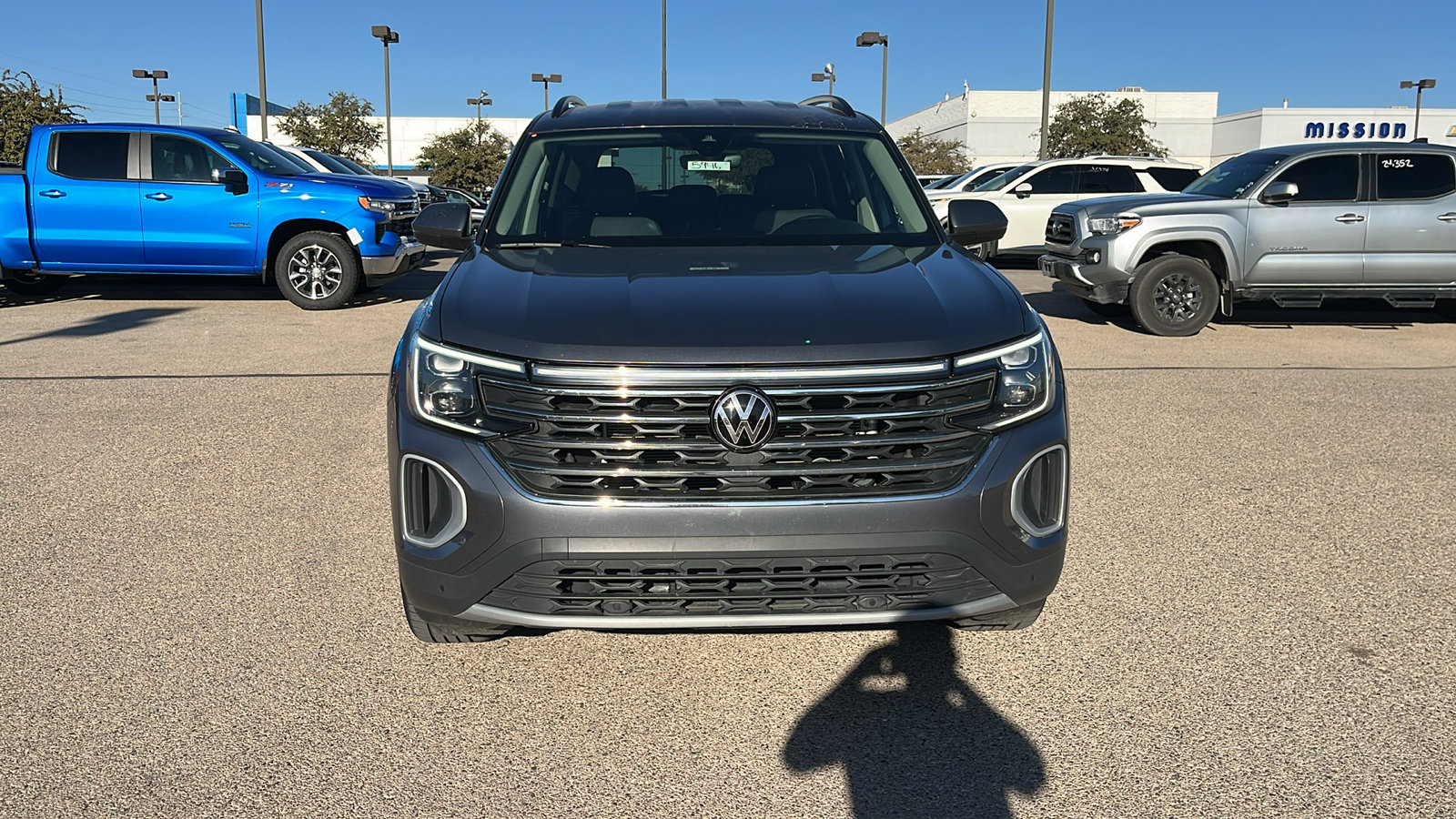 Used 2024 Volkswagen Atlas SE image 2