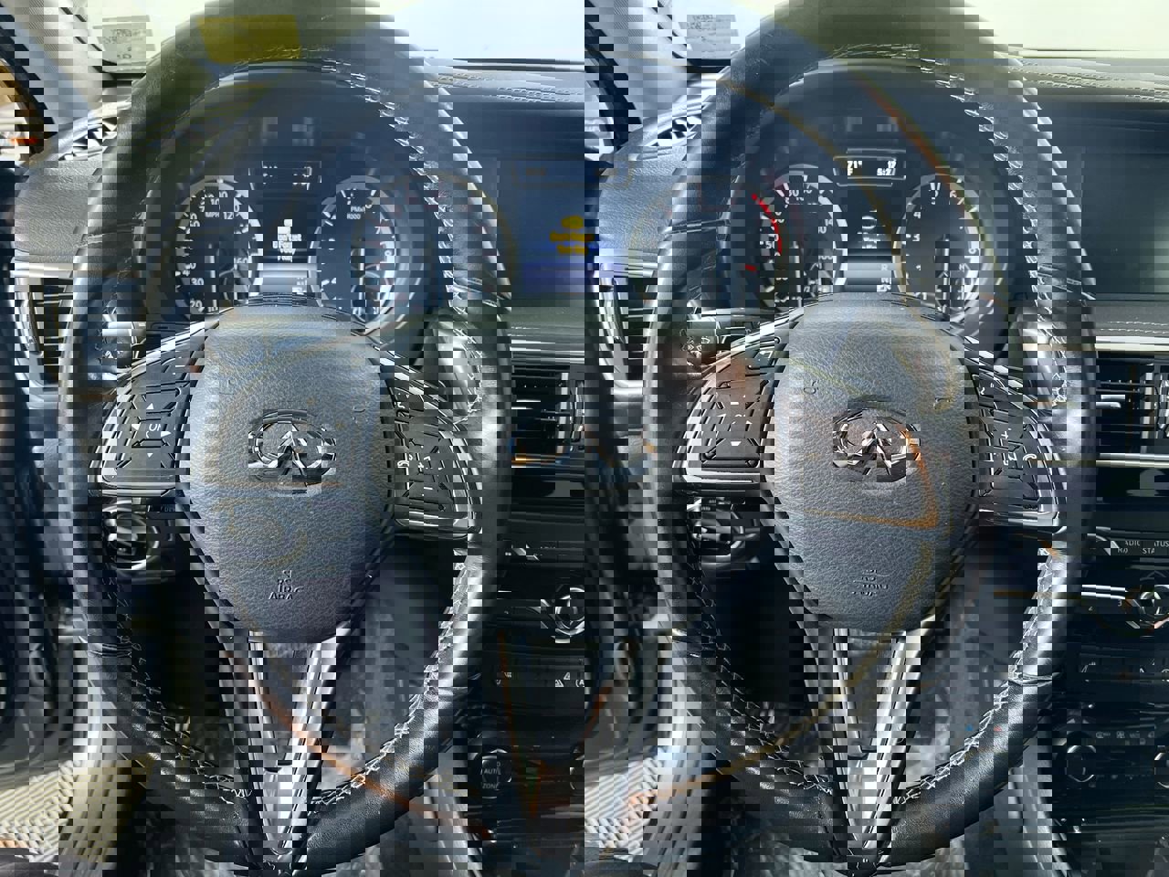 Used 2018 INFINITI QX30 Premium w/ Navigation Package image 15