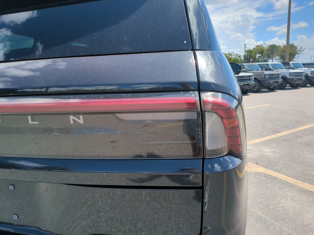 Used 2025 Lincoln Navigator Black Label AWD/4WD image 13