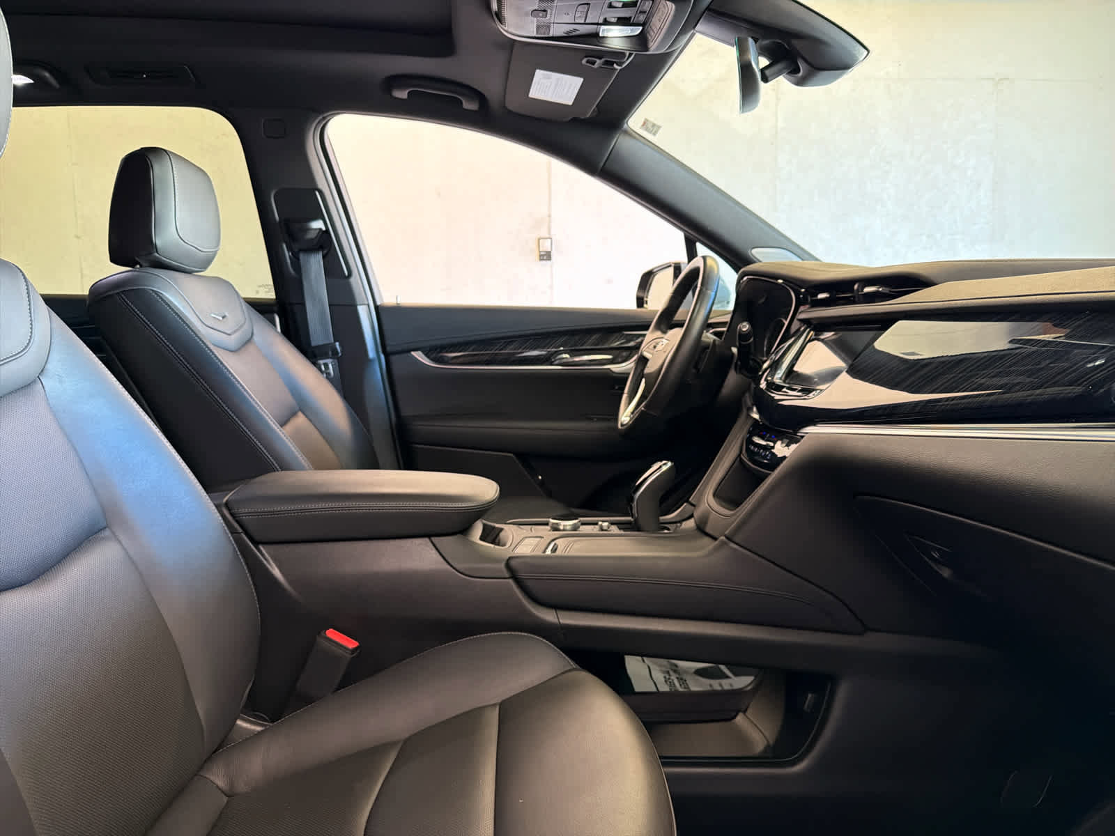 Used 2025 Cadillac XT6 Premium Luxury FWD image 27