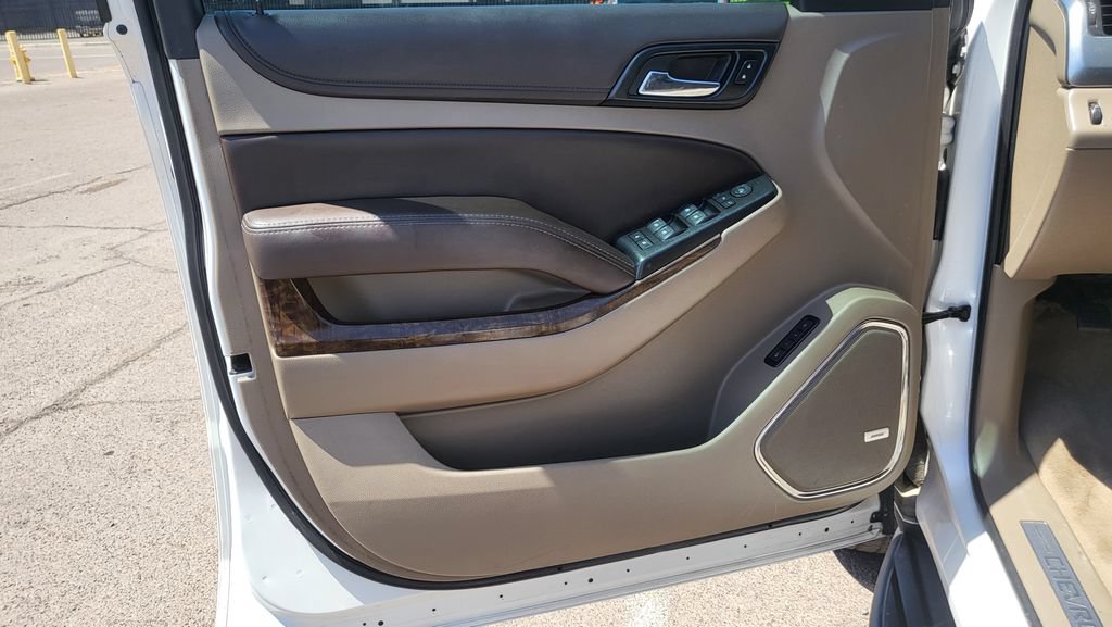 Used 2017 Chevrolet Suburban LT RWD image 32