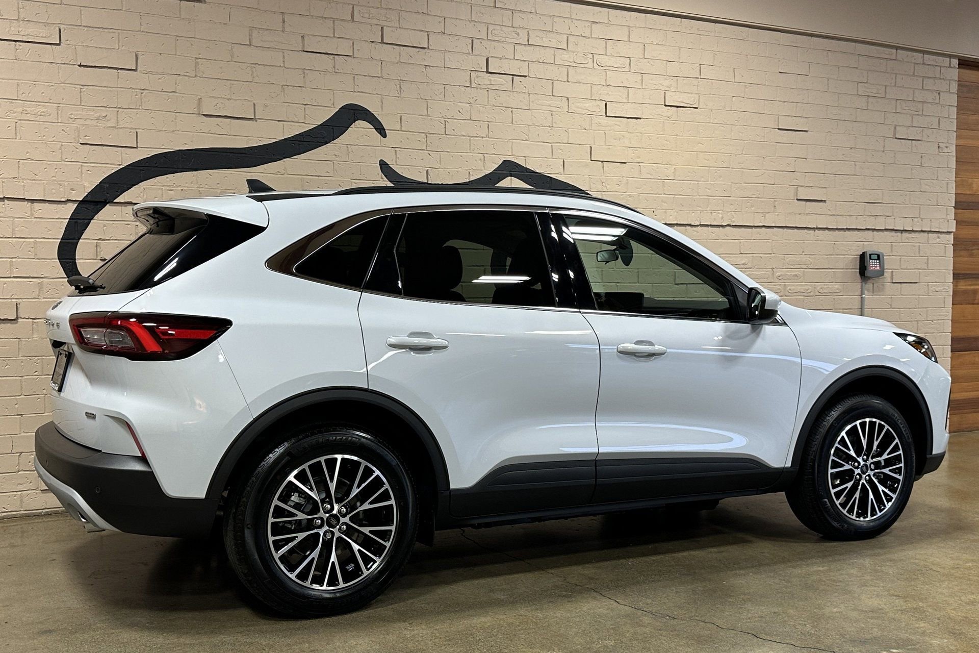 Used 2025 Ford Escape SE image 4