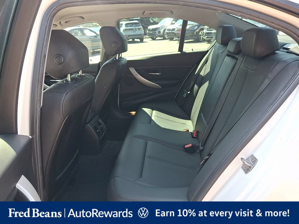 Used 2018 BMW 320i Sedan RWD image 14