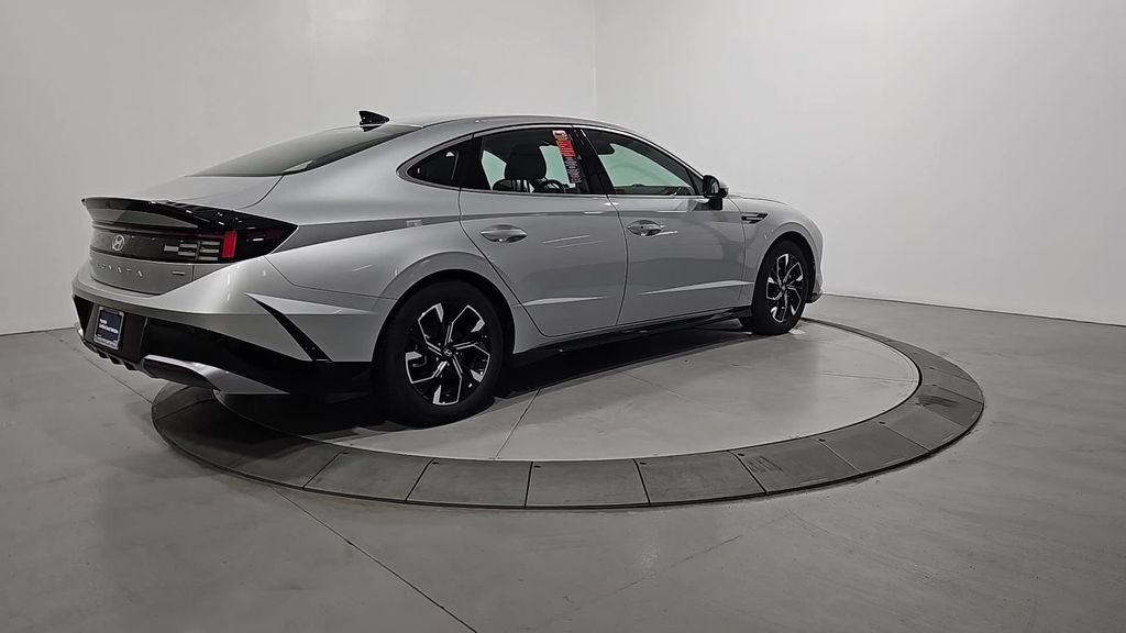 Certified 2025 Hyundai Sonata SEL AWD/4WD image 5