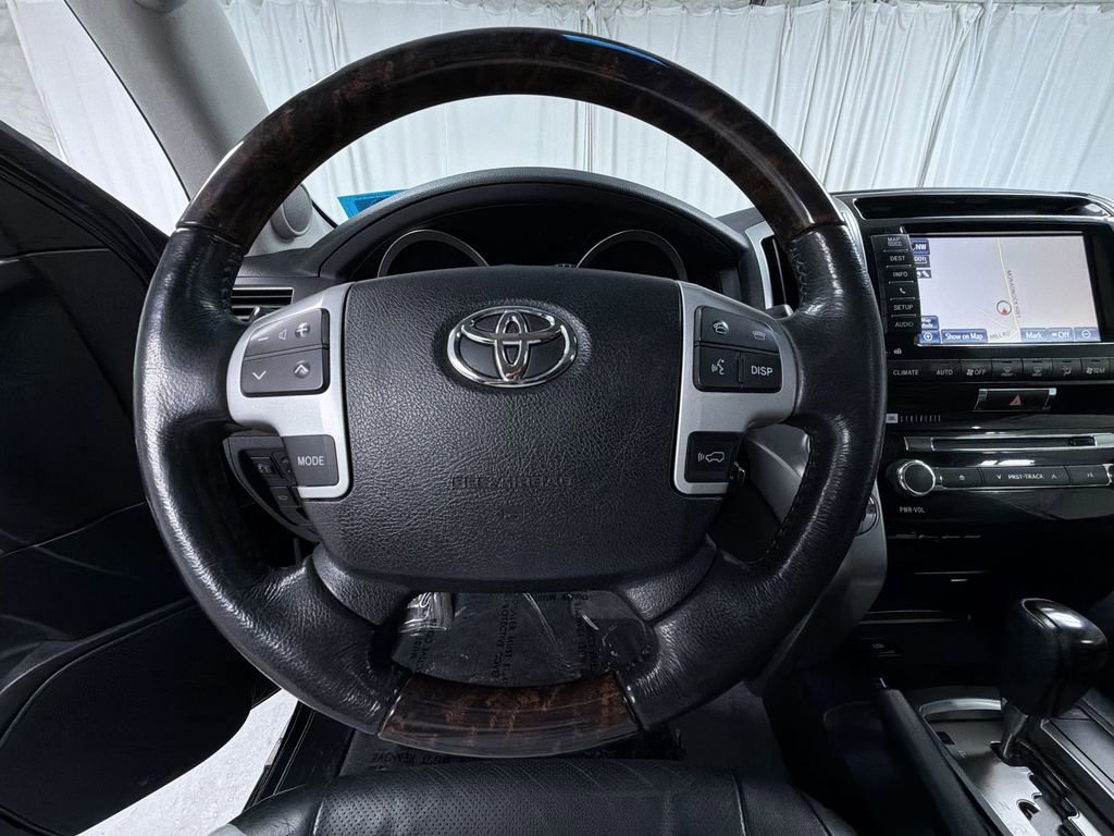 Used 2015 Toyota Land Cruiser image 16