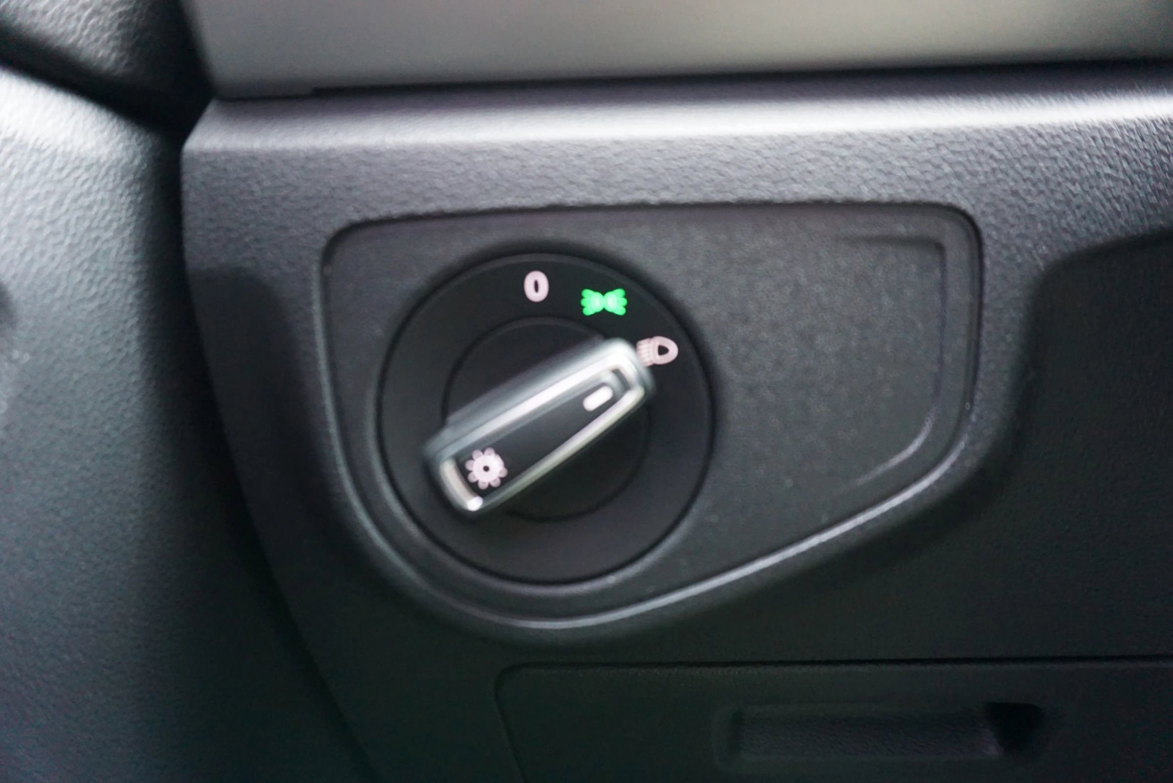 Used 2018 Volkswagen Atlas Launch Edition image 28