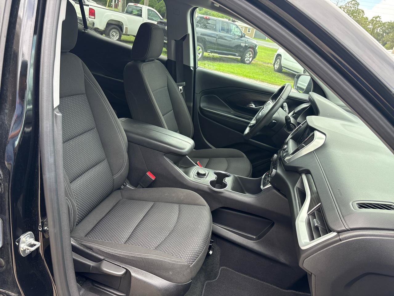 Used 2024 GMC Terrain SLE FWD image 18