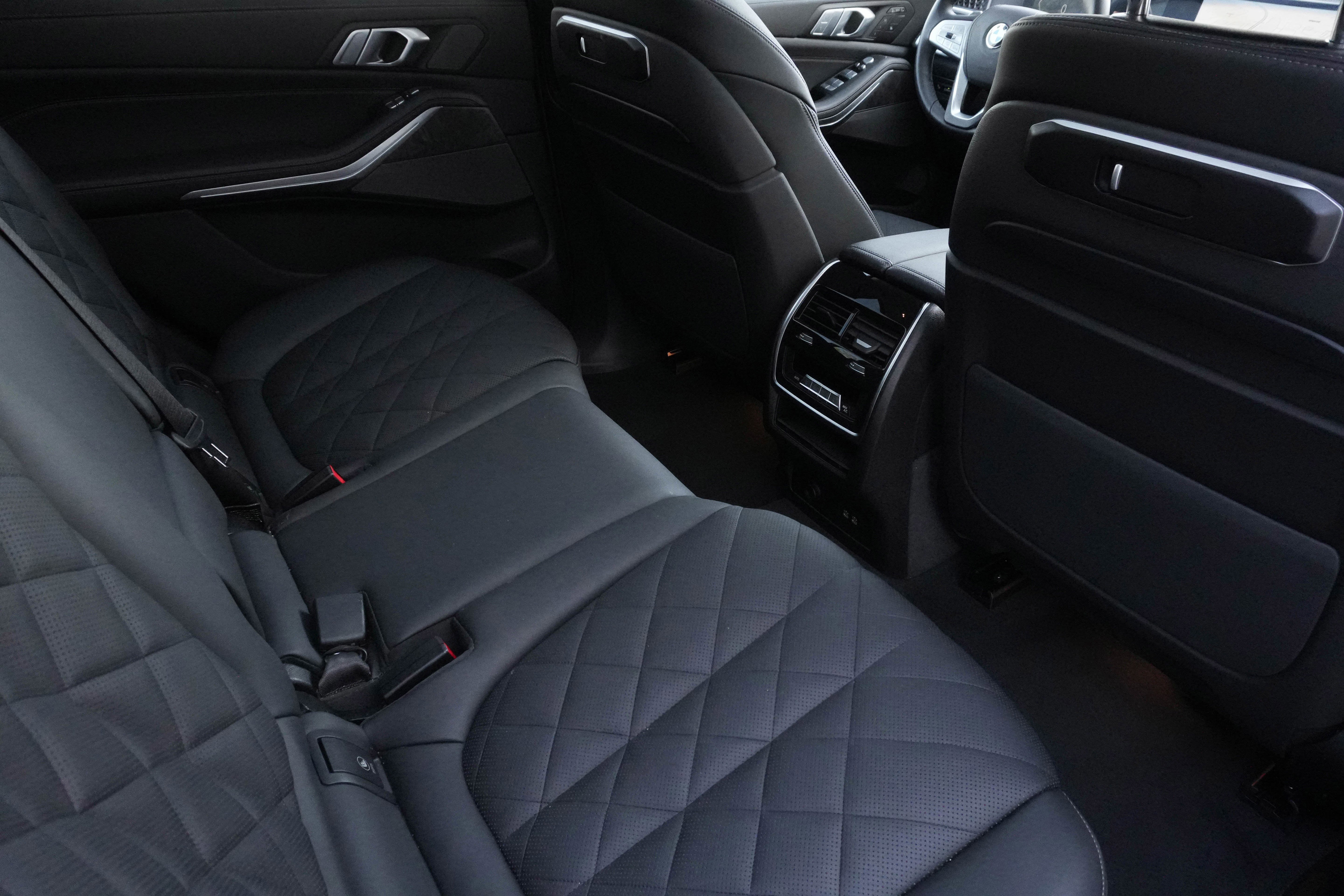 Used 2026 BMW X7 xDrive40i w/ Premium Package image 37