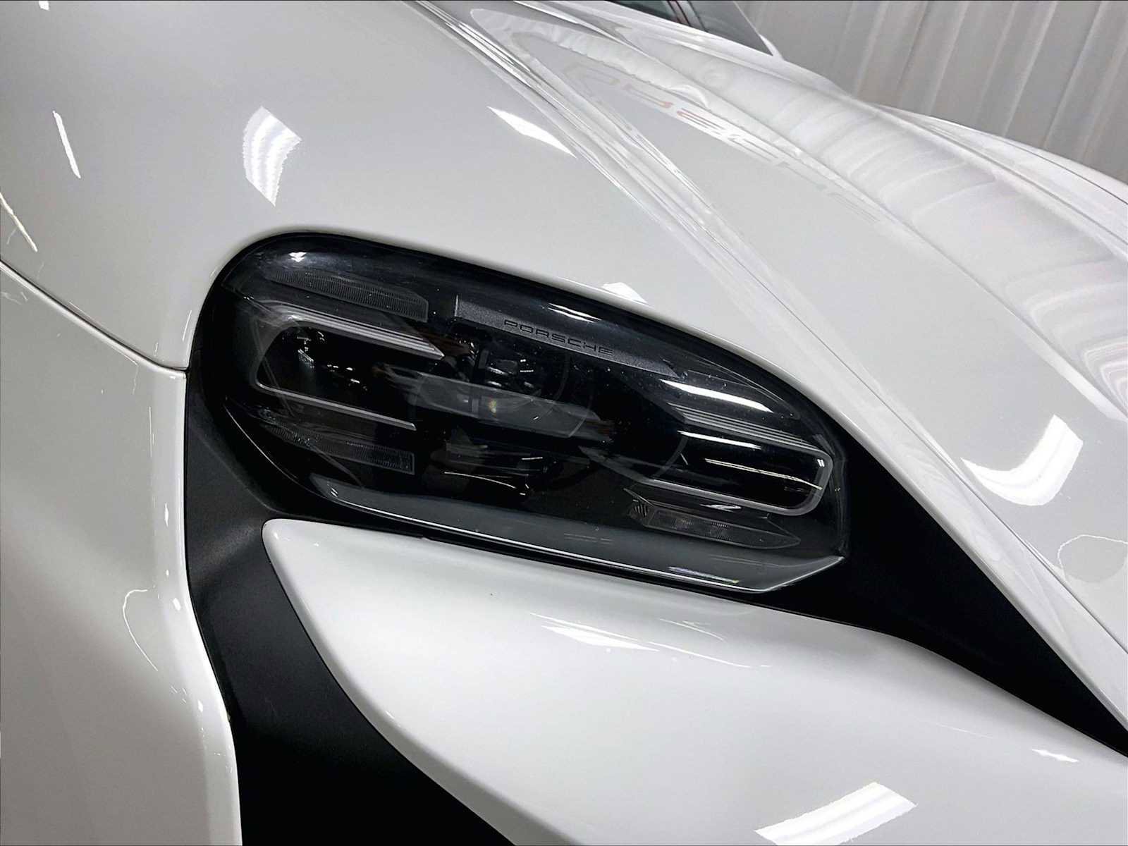 Used 2022 Porsche Taycan image 14