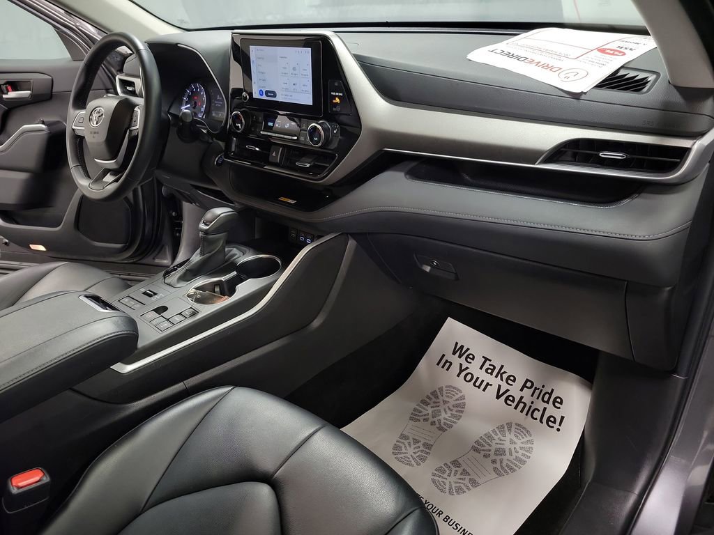 Used 2024 Toyota Highlander XLE image 25