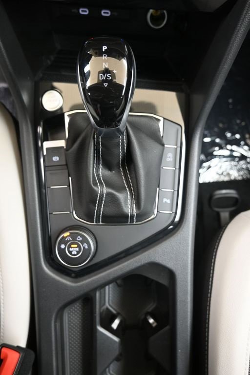 New 2025 Volkswagen Taos SE image 30
