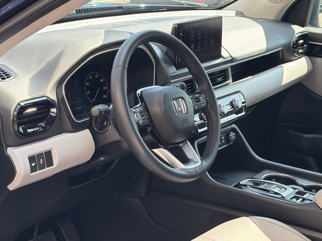 Certified 2025 Honda Pilot Touring image 16