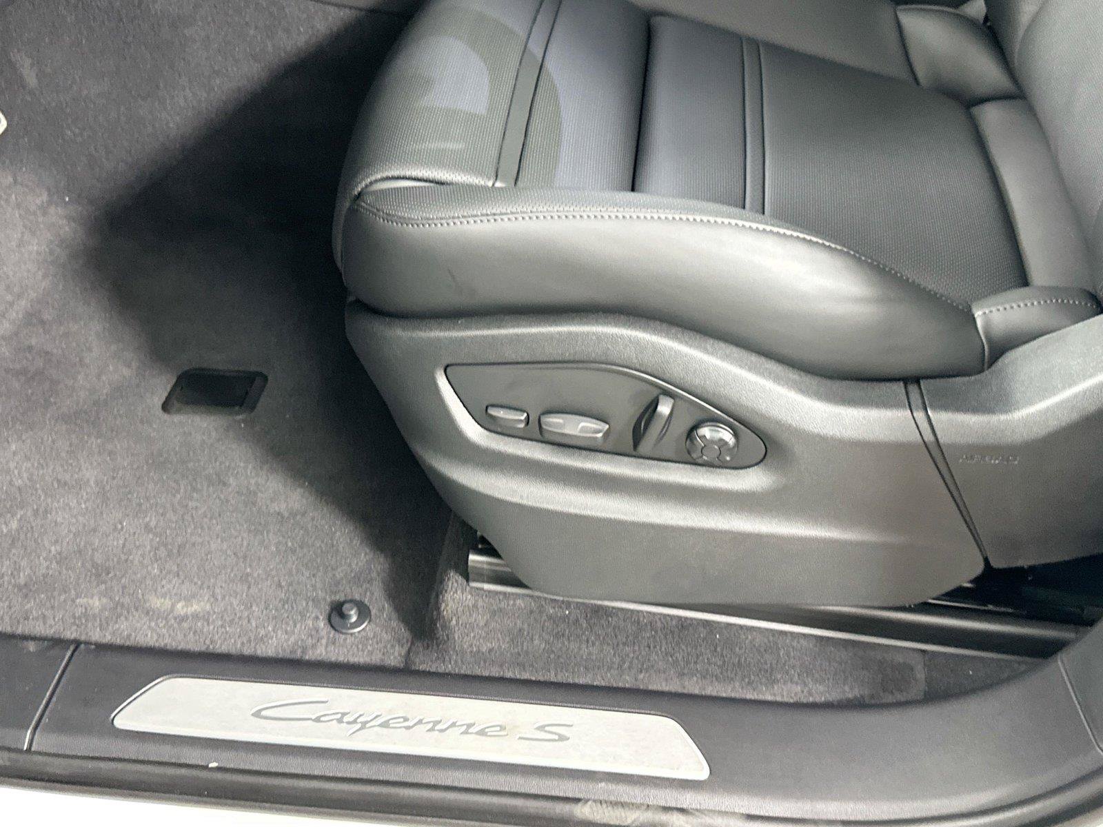 Certified 2025 Porsche Cayenne S AWD/4WD image 32
