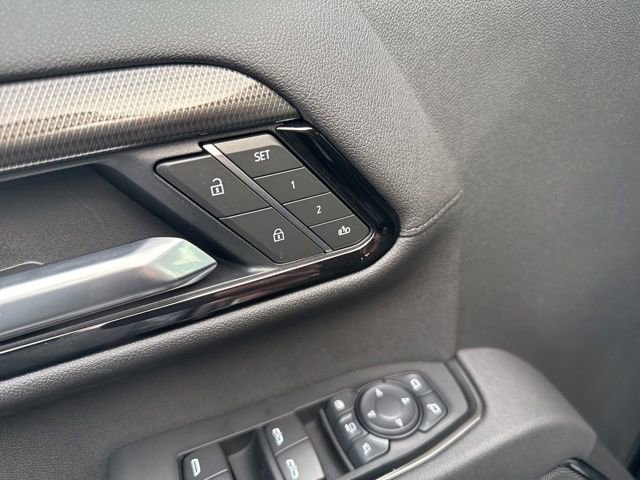 Used 2025 GMC Sierra 3500 AT4 w/ AT4 Premium Plus Package image 5