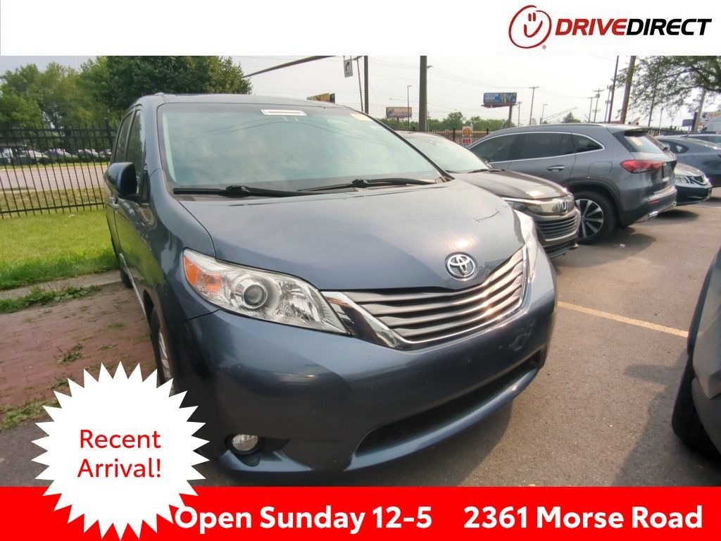 Used 2017 Toyota Sienna XLE Premium FWD image 1