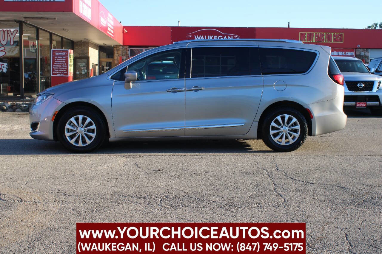 Used 2018 Chrysler Pacifica Touring-L image 8