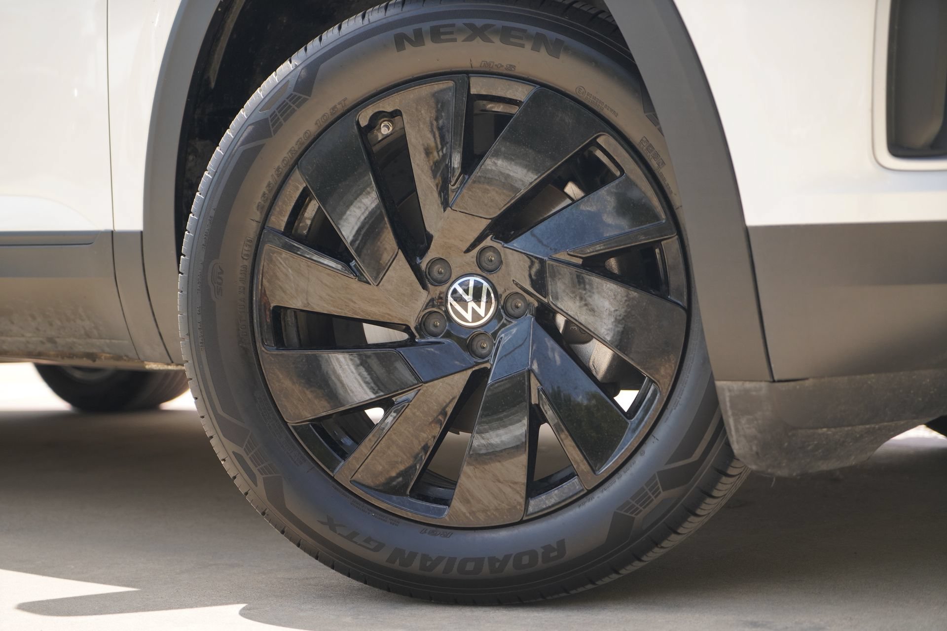 Certified 2026 Volkswagen Atlas SE FWD image 3
