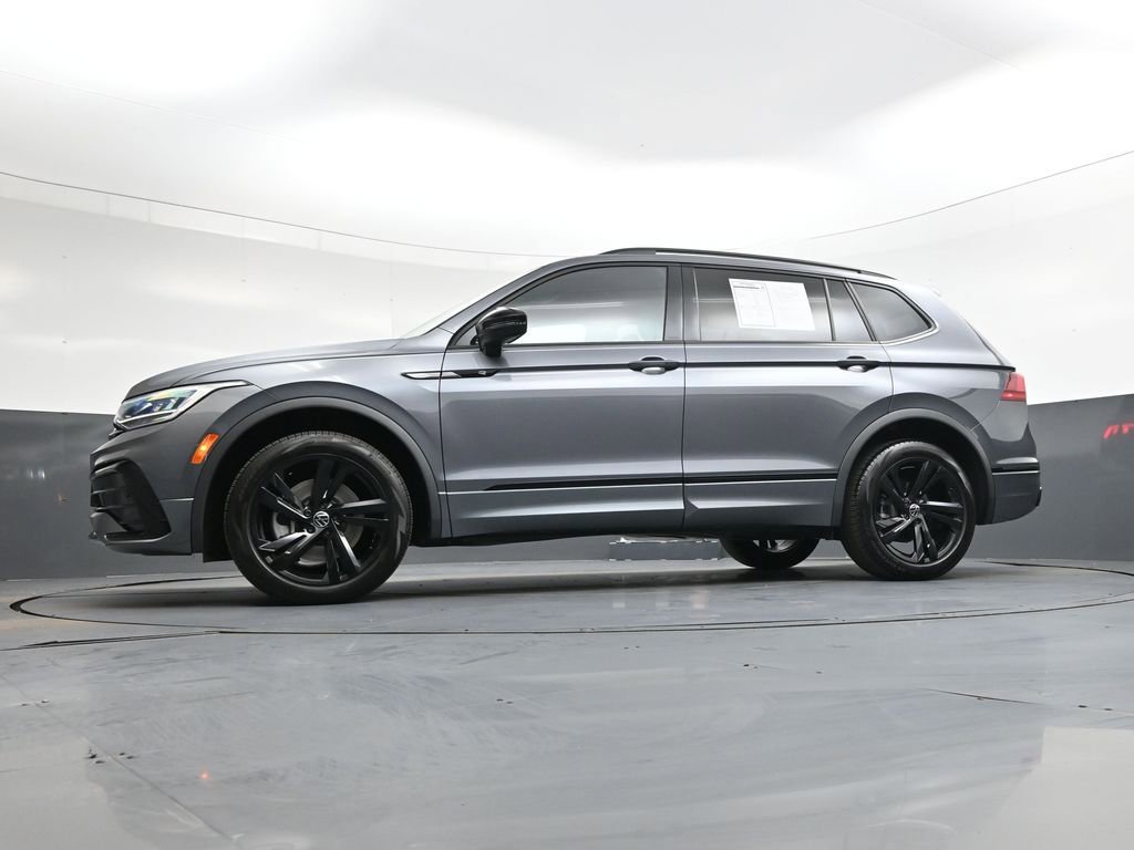 Used 2024 Volkswagen Tiguan SE R-Line image 40