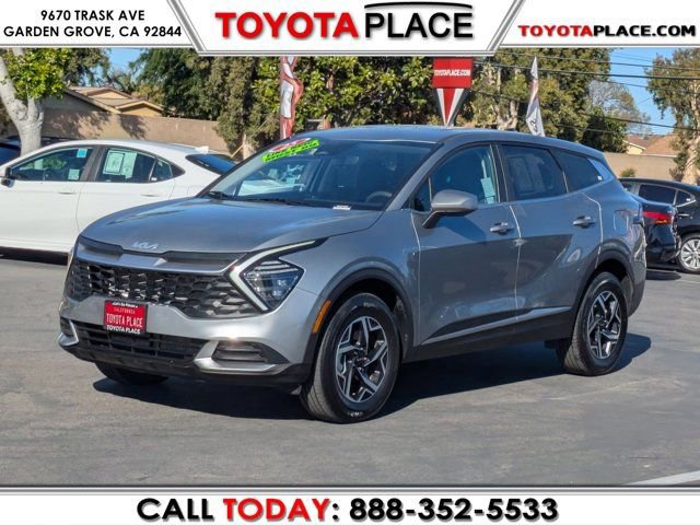 Used 2025 Kia Sportage LX image 1