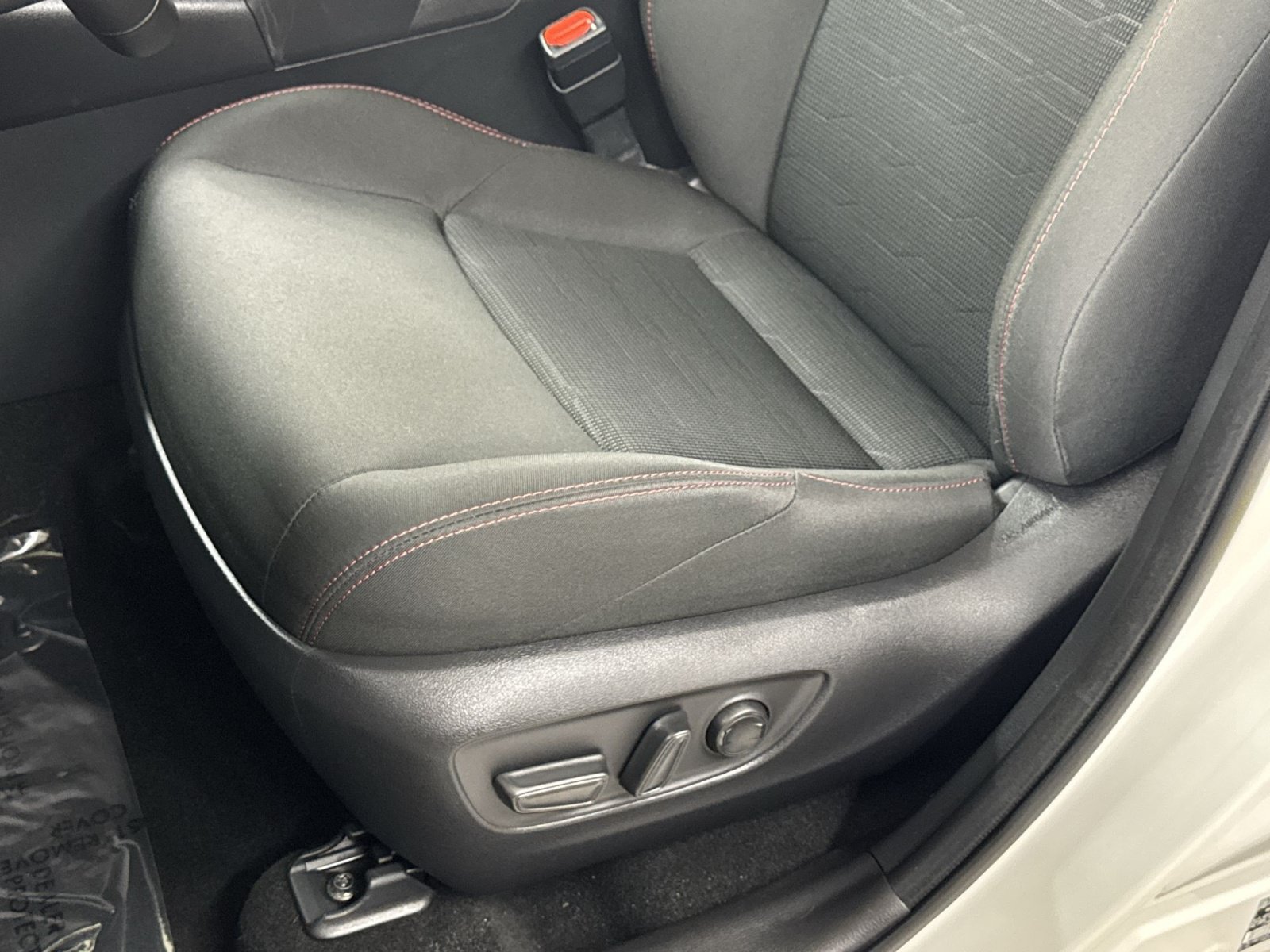 Used 2025 Toyota RAV4 SE w/ Weather & Moonroof Package AWD/4WD image 26