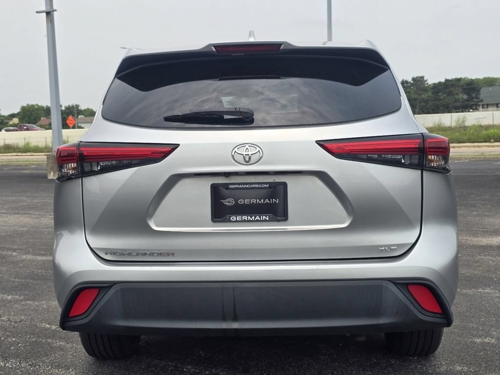 Used 2022 Toyota Highlander XLE FWD image 14