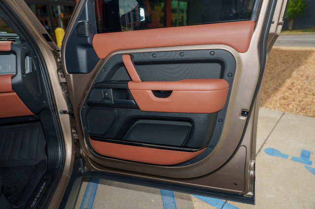 Used 2026 Land Rover Defender 110 OCTA image 27