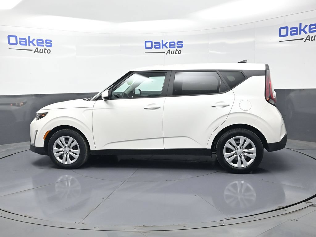 Used 2023 Kia Soul LX FWD image 4