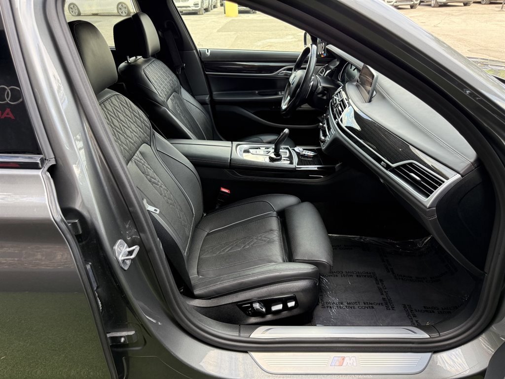 Used 2019 BMW 750i w/ Executive Package RWD image 21