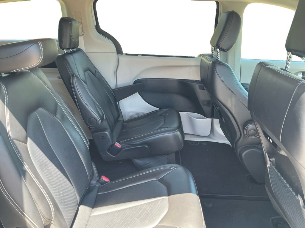 Used 2024 Chrysler Pacifica Touring-L FWD image 17