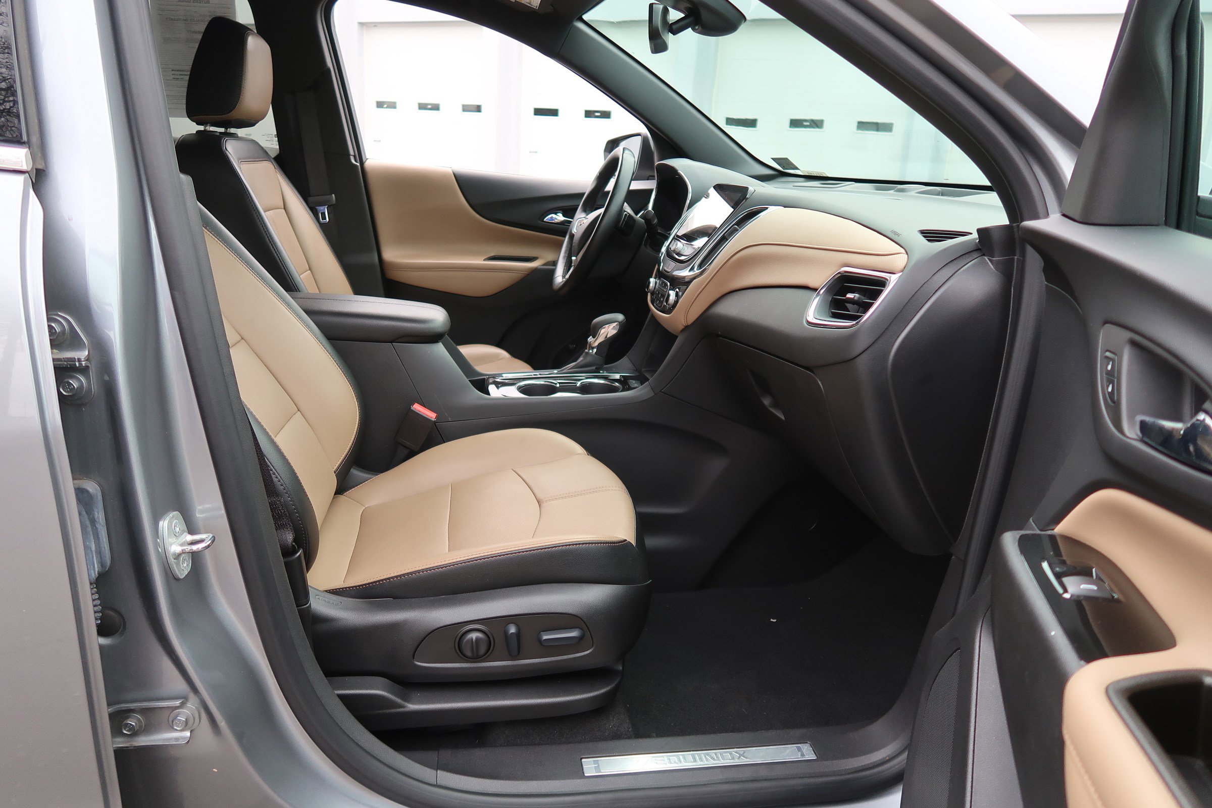 Used 2023 Chevrolet Equinox Premier image 42