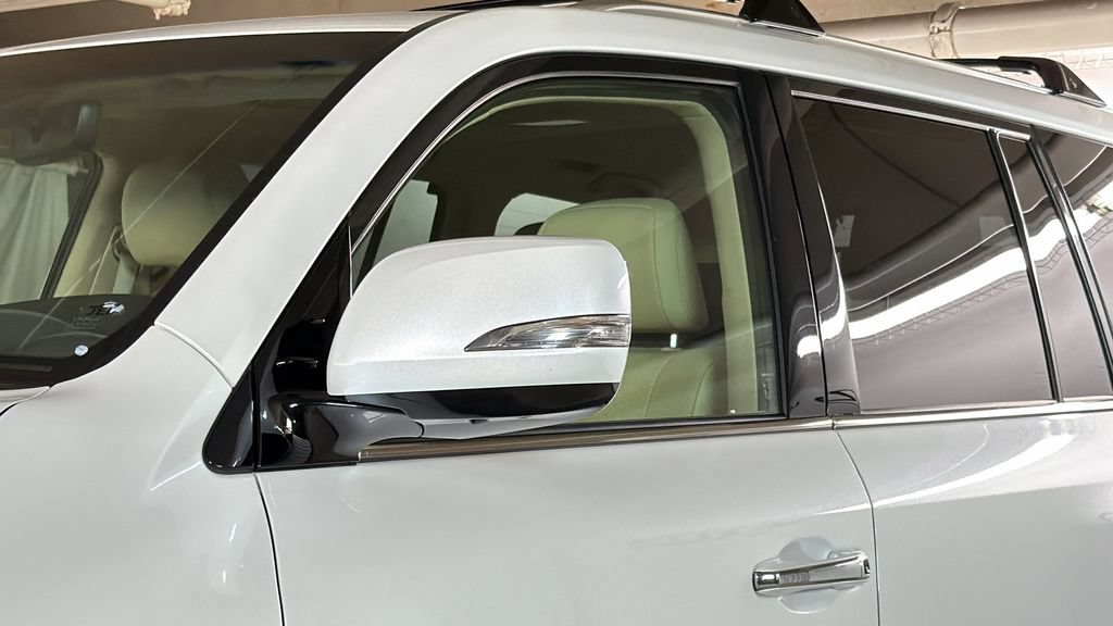 Used 2021 Lexus LX 570 4WD w/ Luxury Package image 5