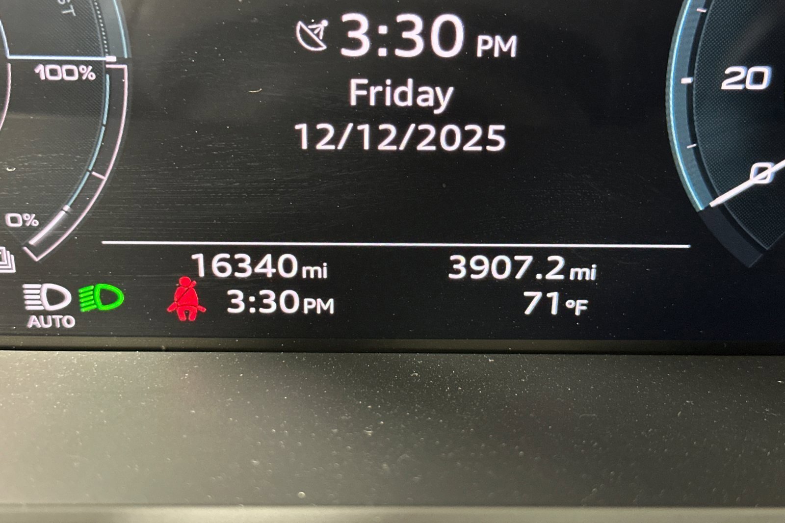 Used 2024 Audi Q8 e-tron Premium image 23